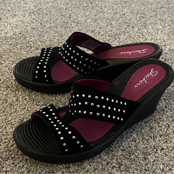 Skechers Black Wedge Sandals with Magenta Insole and Silver Studs - Picture 2 of 2